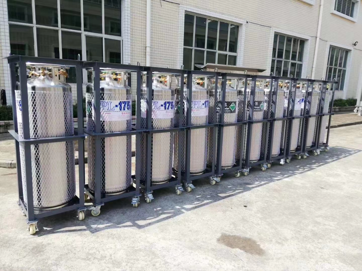 Vacuum-Insulated 175L Dewar Flask